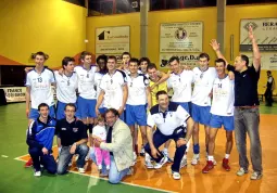 La squadra di Petrelli festeggia l'ottimo piazzamento (al 7Â° posto) in campionato B1