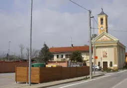 Isola ecologica nella frazone Bosco