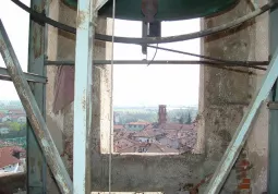 La cella delle campane prima dei lavori