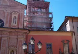 Ultime settimane di lavoro sulle impalcature della torre