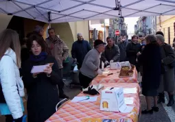 BUSCA EVENTI. Natale 2005, volontari di Busca Eventi in Piaza della Rossa