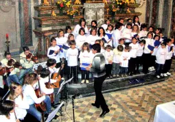 Il coro Note in festa, protagonista del concerto d'inaugurazione della mostra