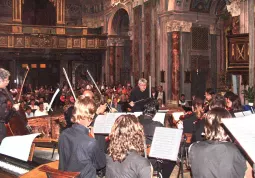 L'orchestra e il pubblico del Concerto del 21 giugno