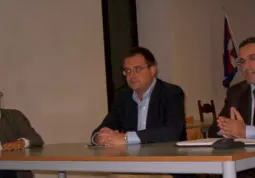 Guglielmo Pilato, Marco Gallo e Marco Manfrinato durante la conferenza di ieri sera nel salone del municipio