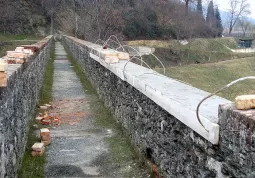 Ponte stretto, durante i lavori