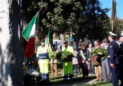 Deposta corona di alloro anche al monumento alla Resistenza