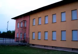 Nuovo colore all'edificio delle scuole elementari di San Chiaffredo