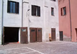 I locali al,piano terreno nel cortile del municipio dove troverÃ  sede il Centro operativo comunale della protezione civile