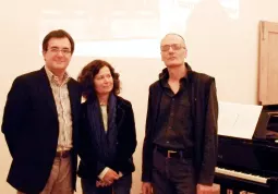 L'assessore comunale Marco Gallo, a sinistra, con Laura Chiotasso, presidente dell'associazione, e il regista Costantino Sarnelli