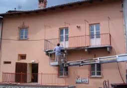 Ultimi lavori all'esterno del l'edificio