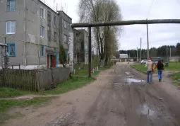 Un'immagine dall'ultimo viaggio in Bielorussia: soltanto la strada principale del paese Ã¨ asfaltata